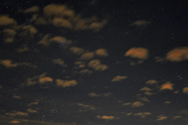 Noční Hvězdná Obloha Oranžovými Mraky Vzorek — Stock fotografie