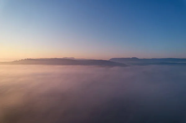 Пейзаж Над Туманом Панорама Холма Швабского Альба Горизонте Голубое Небо — стоковое фото