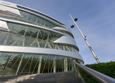 Stuttgart Bad Cannstatt, Almanya - 22 Mayıs 2020: Stuttgart Otomobil Müzesi. Sabahleyin inşa edilecek..