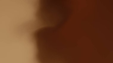 Süt dokusuyla karıştırılmış kahverengi çikolata, yiyecek ve içecek yakın plan..