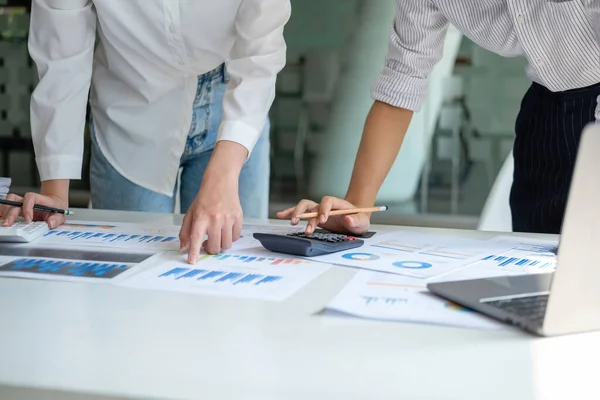 Marketing Financial Accounting Planning Team Van Het Bedrijfsleven Vrouwen Analyseren — Stockfoto