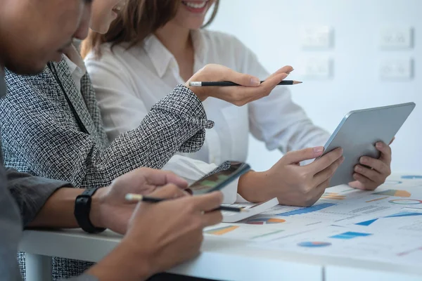 Marketing Financial Accounting Planning Team Van Het Bedrijfsleven Vrouwen Analyseren — Stockfoto