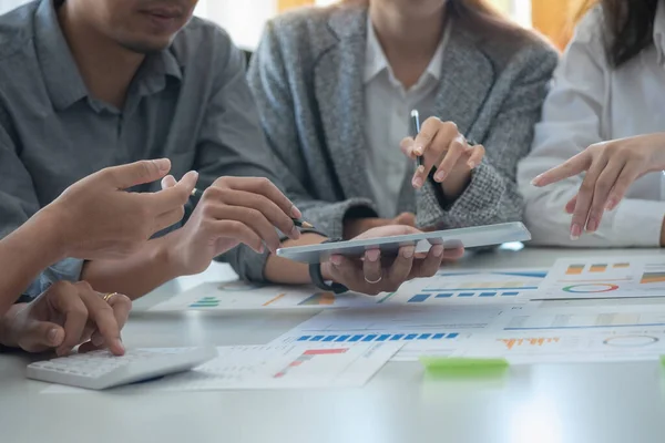 Equipo Calculadoras Uso Comercial Tabletas Computadora Portátil Análisis Gráfico Para — Foto de Stock