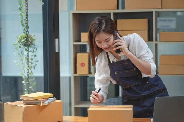 Online Sales Woman Business Owner Receive Orders Deliver Products Boxes — 스톡 사진