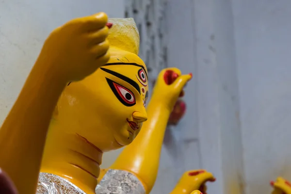 Zbliżenie Twarzy Hinduskiej Bogini Durgi Wykorzystaniem Selektywnej Ostrości — Zdjęcie stockowe