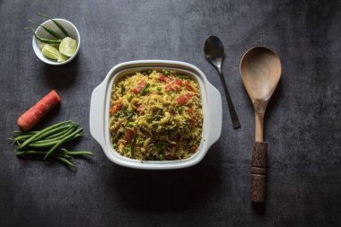 Pulao ya da Hint sebzeli biryani. Üst görünüm.