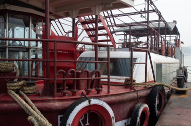 Feribot, yolcuları taşımak için kullanılan bir araçtır, ve bazen araçlar ve kargolar, bir su kütlesi boyunca.