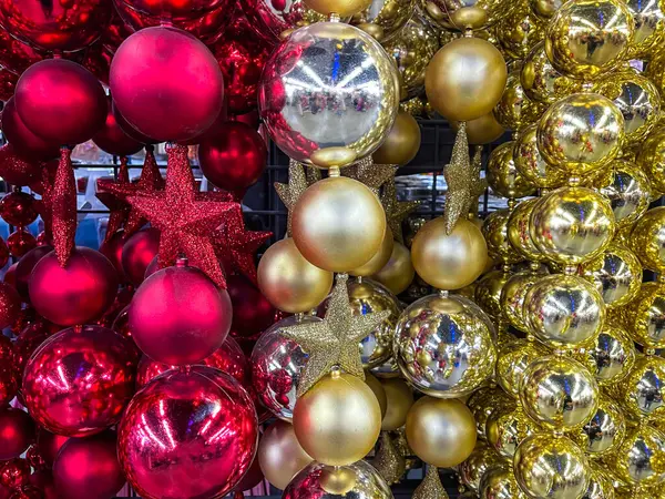 Boules Noël Ornements Étoilés Couleur Rouge Marron Rose Foncé Suspendus — Photo