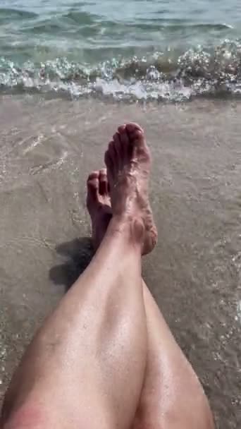 First Person View Crossed Legs Man Sitting Seashore White Sandy — Αρχείο Βίντεο