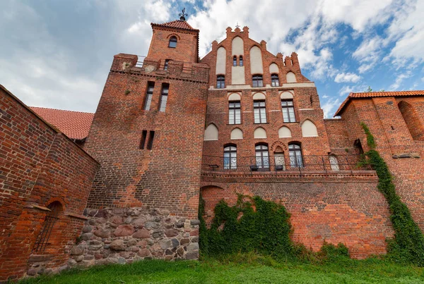 Torun. The old fortress wall in the historical part of the city. — Stock Photo, Image