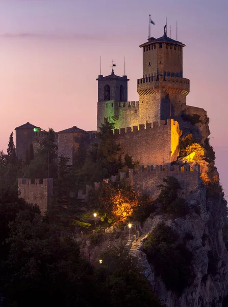San Marino. Old stone towers on top of the mountain. — Stock Photo, Image