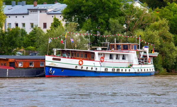 Ratisbonne. Vue du remblai de la vieille ville le long du Danube. — Photo