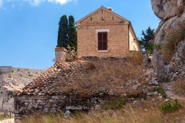 Kerkyra. Eski bir Venedik taş binasının cephesi.