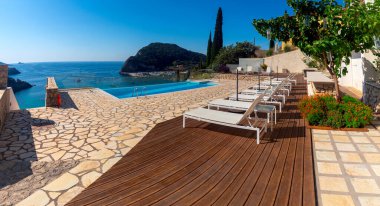 Yunanistan. Korfu. Blue Bay, Paleokastritsa 'nın ünlü tatil köyünde..