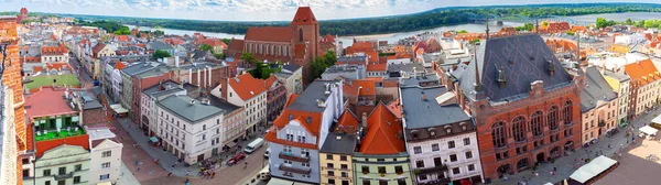 Toruń. Widok z lotu ptaka na stare miasto w słoneczny dzień. — Zdjęcie stockowe