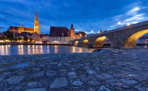 Starý Středověký Kamenný Most Přes Dunaj Při Východu Slunce Regensburg — Stock fotografie