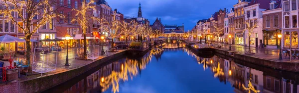 Gündoğumunda Leiden 'daki şehir setinin panoraması. — Stok fotoğraf