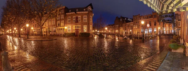 Gündoğumunda Leiden 'daki şehir setinin panoraması. — Stok fotoğraf