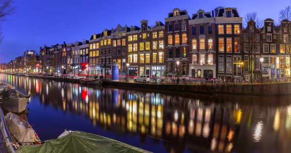 Panorámás Festői Kilátás Nyílik Város Töltésére Homlokzatai Házak Naplementekor Amszterdam — Stock Fotó