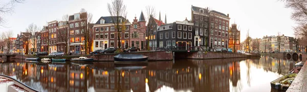 Şehrin Setin Panoramik Manzarası Şafak Vakti Evlerin Cepheleri Amsterdam Hollanda — Stok fotoğraf