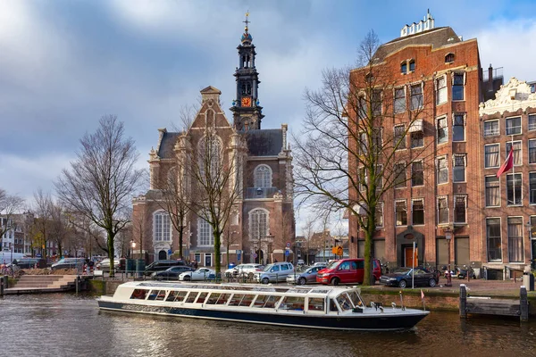 Pittoresk Uitzicht Stadsdijk Gevels Van Middeleeuwse Sprookjeshuizen Amsterdam Nederland — Stockfoto