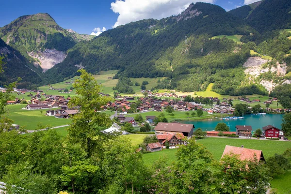 Vista Tradicional Vila Alpina Medieval Dia Ensolarado Lungern Suíça — Fotografia de Stock
