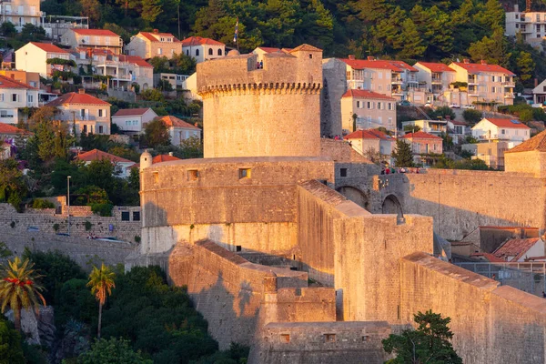 Vista Antigua Ciudad Medieval Fortificaciones Día Soleado Dubrovnik Croacia —  Fotos de Stock