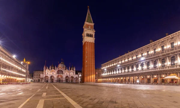 Uitzicht Marks Square Oude Kathedraal Nacht Verlichting Bij Dageraad Venetië — Stockfoto