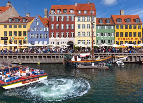 Copenhague Danemark Août 2018 Les Touristes Sur Célèbre Remblai Canal — Photo