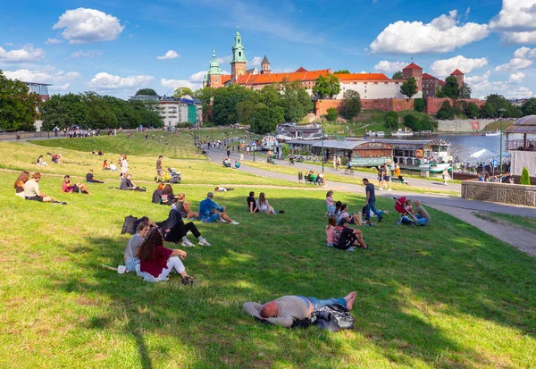 Krakow Poland July 2022 People Rest Green Lawn Embankment Sunny — Foto de Stock