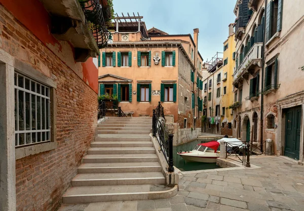 Fassaden Schöner Alter Mittelalterlicher Häuser Entlang Des Kanals Venedig Italien — Stockfoto