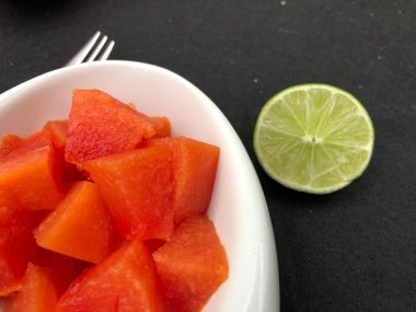 Tuzlu ve limonlu güzel pati kokteyli.