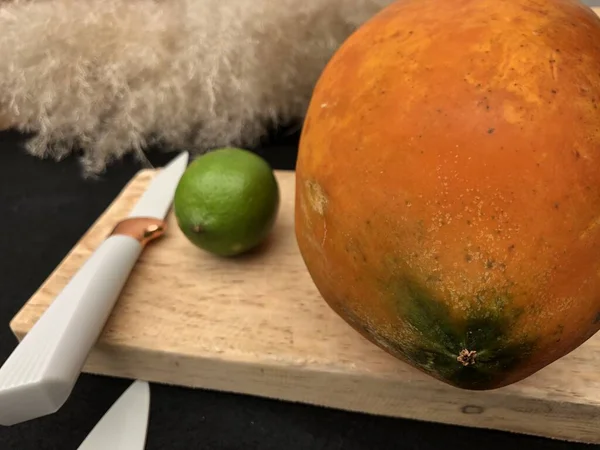 Trevlig Pawpaw Cocktail Med Salt Och Citron — Stockfoto