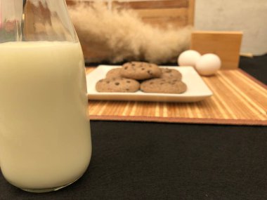 Çikolata şismalı sanatsal kurabiyeler eklendi.