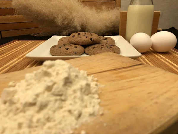 Çikolata şismalı sanatsal kurabiyeler eklendi.