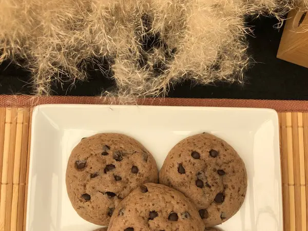 Художнє Печиво Шоколадними Ромашками Додано — стокове фото