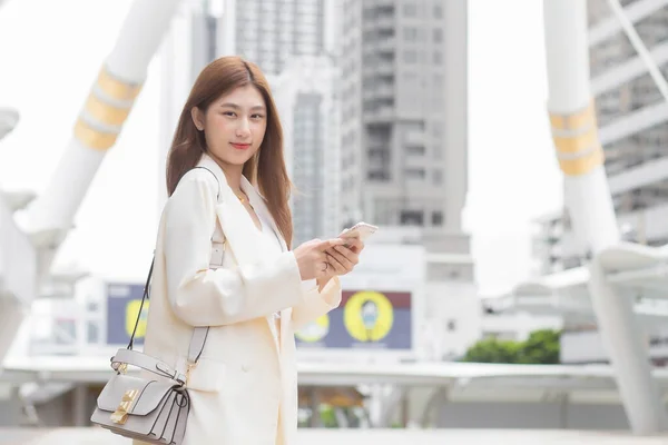 Beautiful Young Asian Professional Working Woman Cream Suit Using Mobile — Stock Photo, Image