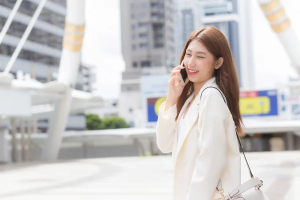 Young Asian Business Woman White Suit Smiles Holds Smartphone Her — Stock Photo, Image