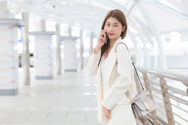 Beautiful Young Age Asian Professional Working Woman White Suit Smiles — Stock Photo, Image