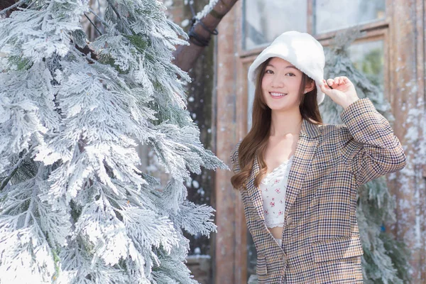 Beautiful Asian Woman Wears White Hat Plaid Coat Stands Christmas — Stock Photo, Image
