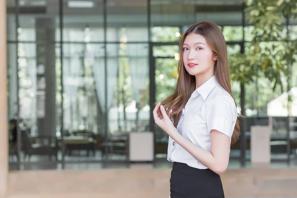 Retrato Estudante Tailandês Adulto Uniforme Estudante Universitário Asiático Bela Mulher — Fotografia de Stock