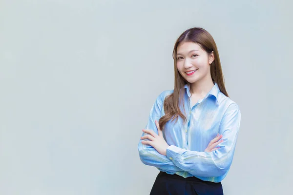 Profesional Mujer Trabajadora Asiática Que Tiene Pelo Largo Lleva Camisa —  Fotos de Stock