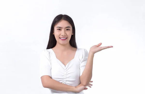 Asiático Hermosa Mujer Con Negro Largo Cabello Usando Blanco Camisa —  Fotos de Stock