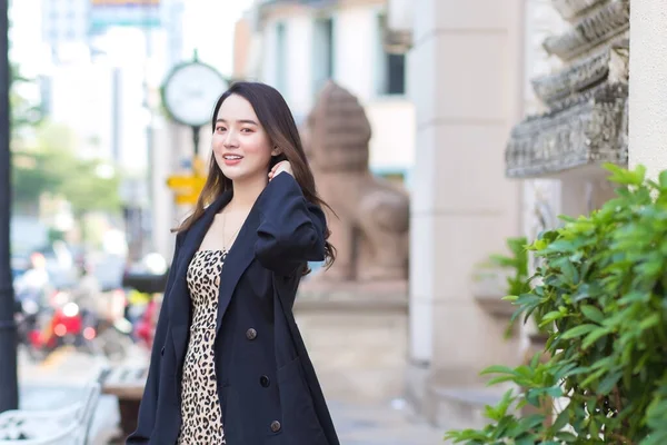 Winter Lifestyle Fashion Portrait Beautiful Asian Woman Long Hair Wears — Stock Photo, Image