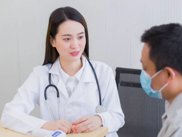 Professional Beautiful Young Asian Woman Doctor Talking Man Patient His — Stock Photo, Image