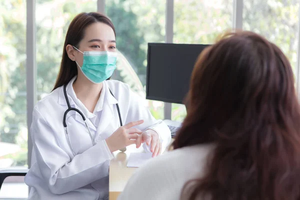 Asian Elderly Woman Patient Checked Health Female Doctor While Both — Foto de Stock