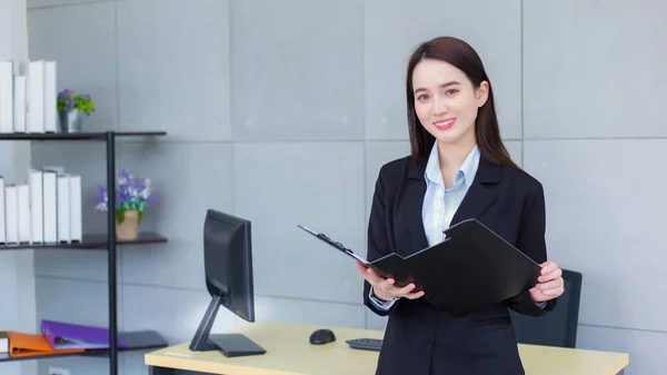 Professional Asian Business Woman Black Suit Confident Smiles Happily While — Stockfoto