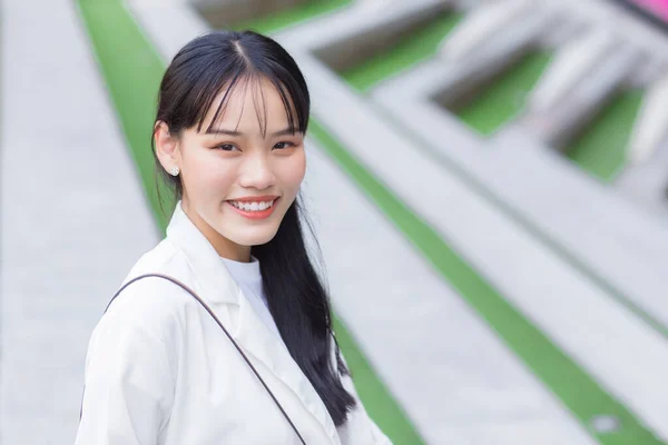 Confident Young Business Asian Working Woman Who Wears White Shirt — Foto Stock