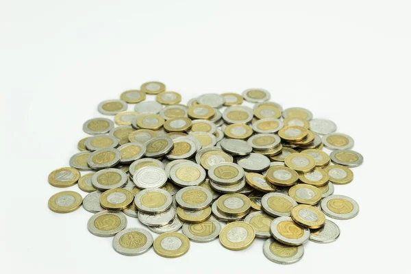 Куча Монет Разных Номиналов Белом Фоне Деньги Разных Стран Мира — стоковое фото
