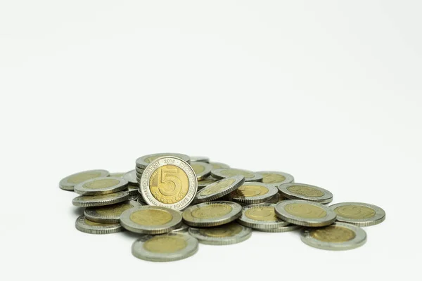 Куча Монет Разных Номиналов Белом Фоне Деньги Разных Стран Мира — стоковое фото